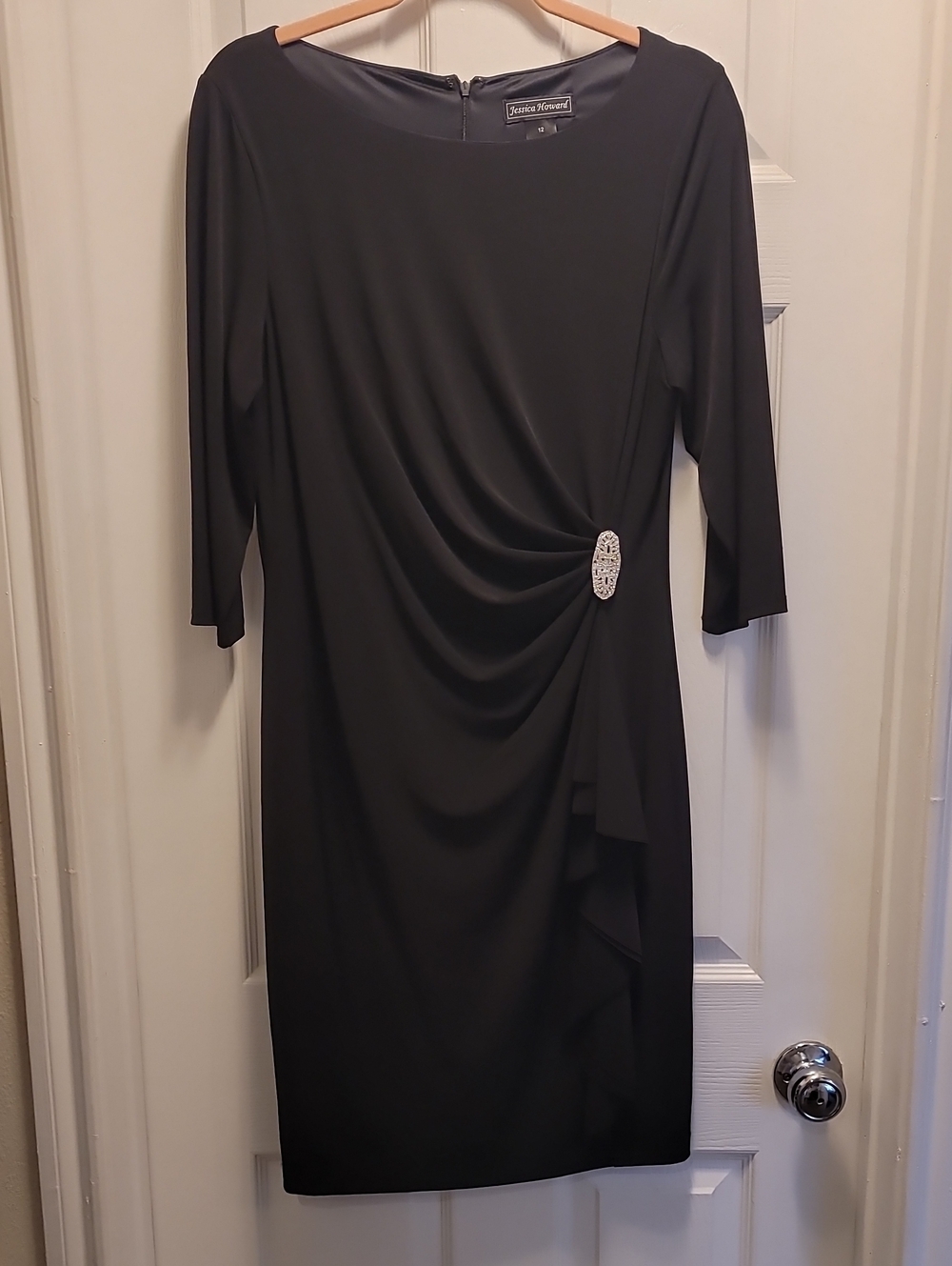 Jessica Howard Black Ruched Sheath Dress with Decorative Brooch Sz 12